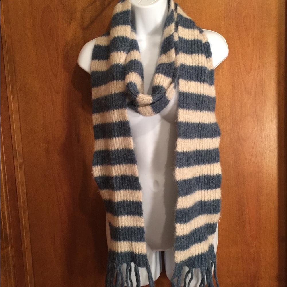 Knitted scarf